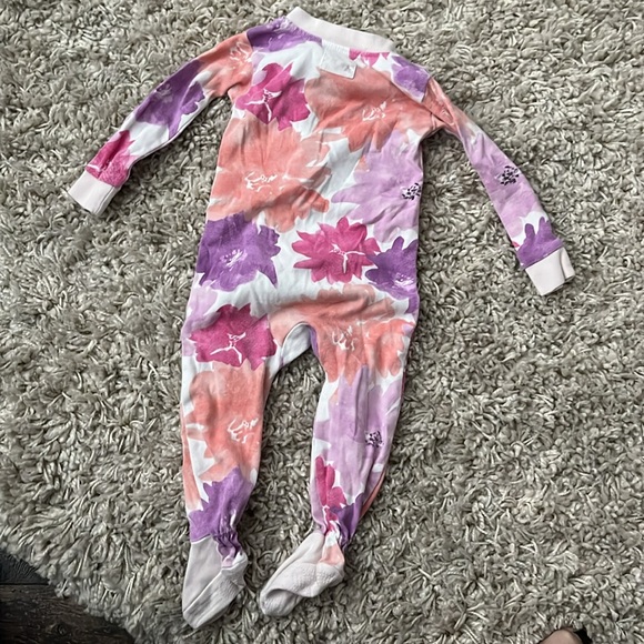 Burt’s Bee Baby (6-9 mos) sleeper - Picture 3 of 4